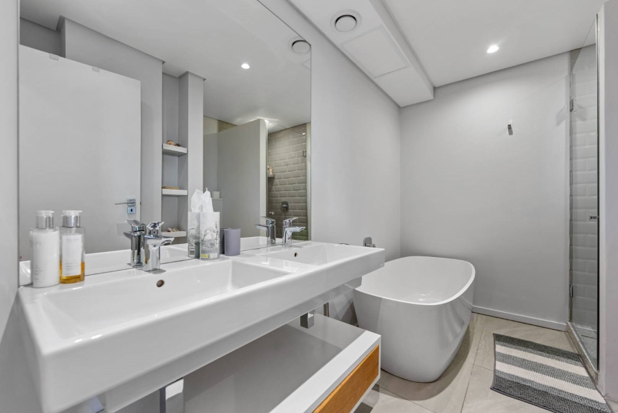 To Let 2 Bedroom Property for Rent in Sea Point Western Cape